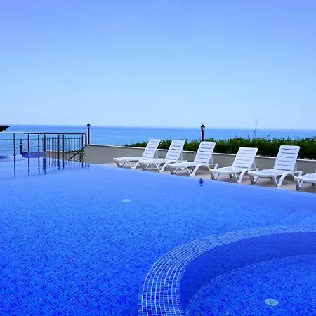 Byala Cliff Sea View Penthouse アパート *