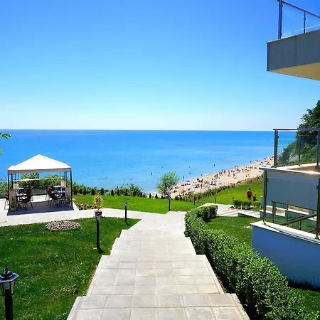Byala Cliff Sea View Penthouse ビャラ